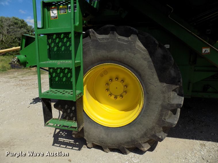 image for item FJ9293 1998 John Deere 9510 RWA combine
