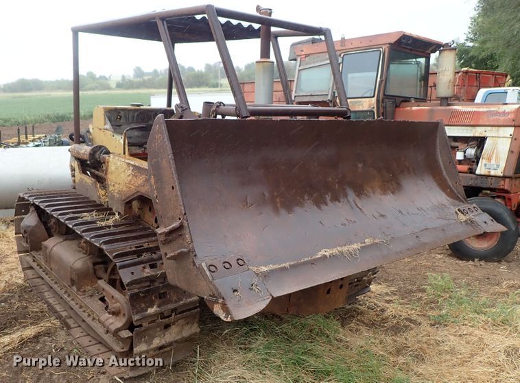 image for item FR9423 International D14 dozer