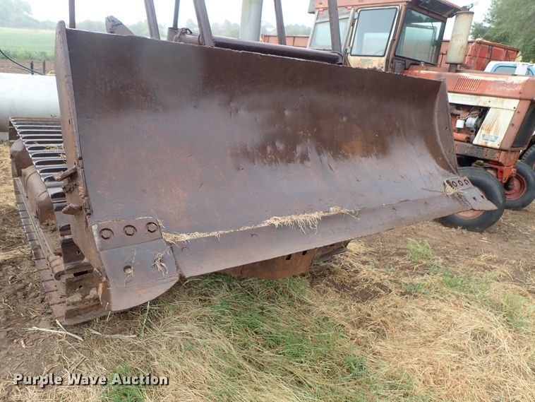 image for item FR9423 International D14 dozer