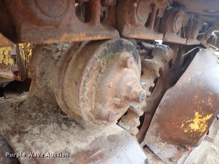 image for item FR9423 International D14 dozer