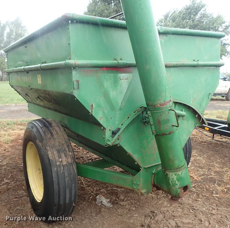 image for item FR9427 John Deere 68 feed wagon