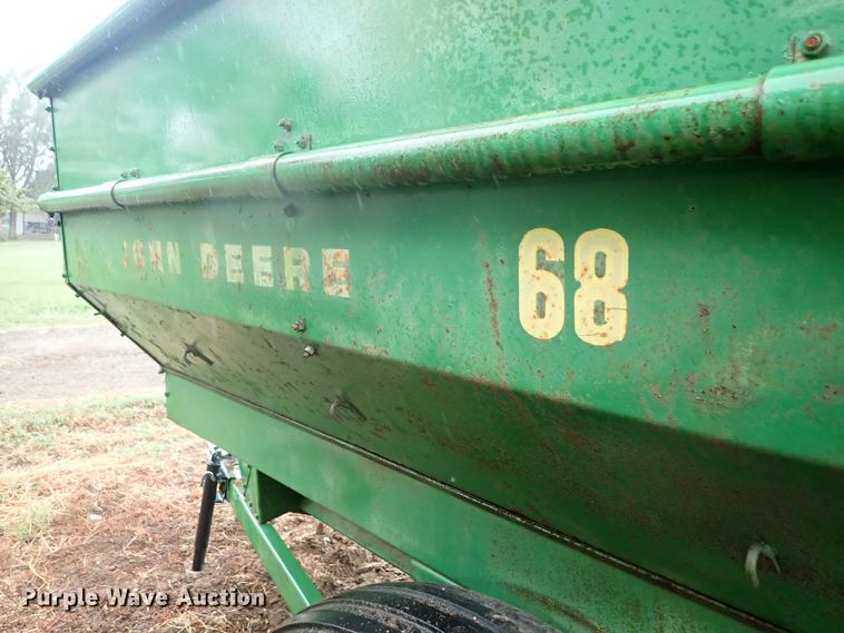 image for item FR9427 John Deere 68 feed wagon