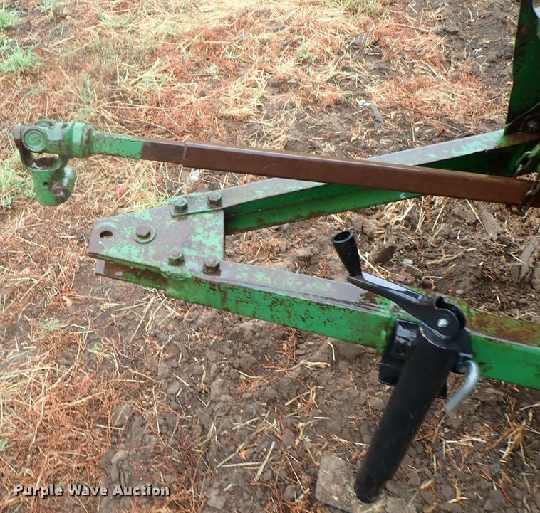 image for item FR9427 John Deere 68 feed wagon