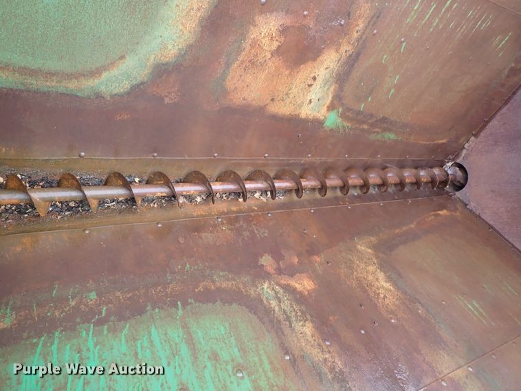 image for item FR9427 John Deere 68 feed wagon