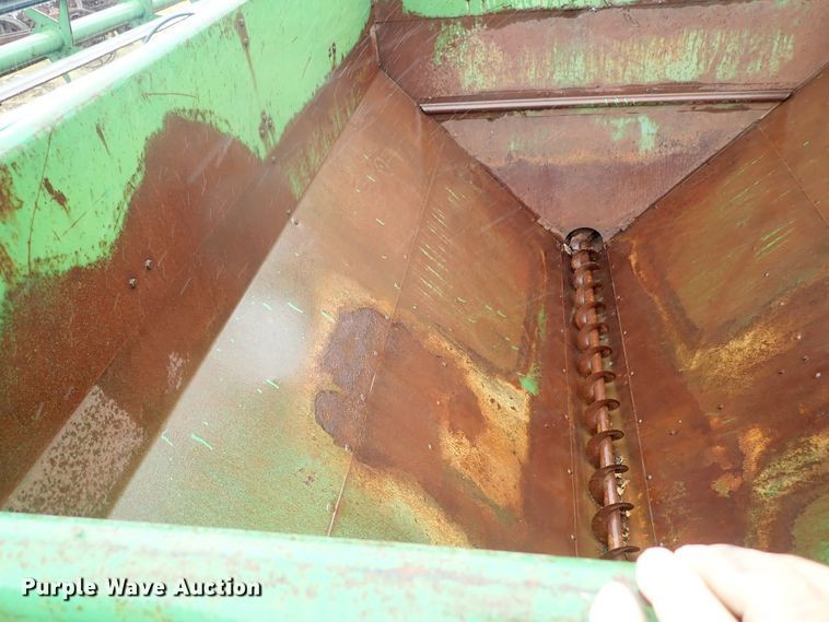 image for item FR9427 John Deere 68 feed wagon