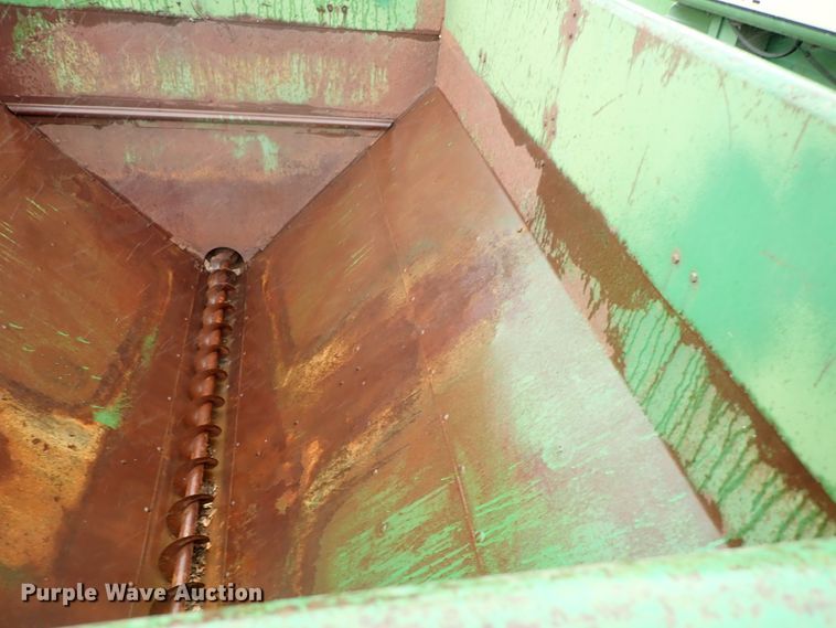 image for item FR9427 John Deere 68 feed wagon