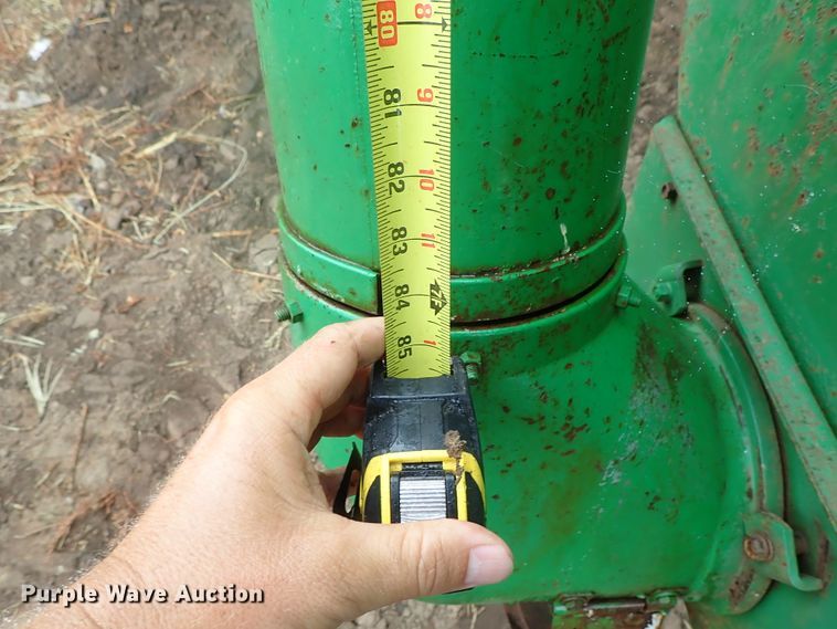 image for item FR9427 John Deere 68 feed wagon