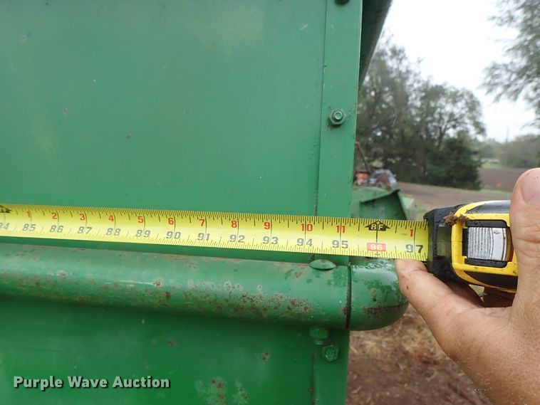 image for item FR9427 John Deere 68 feed wagon