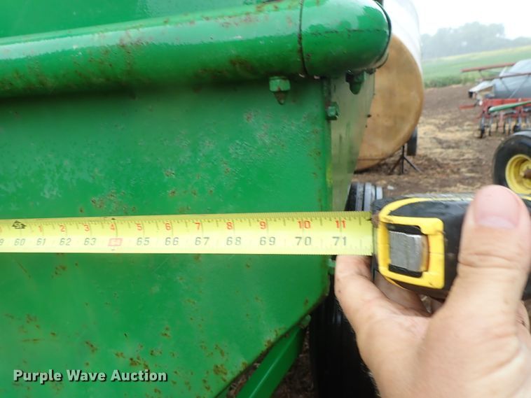 image for item FR9427 John Deere 68 feed wagon