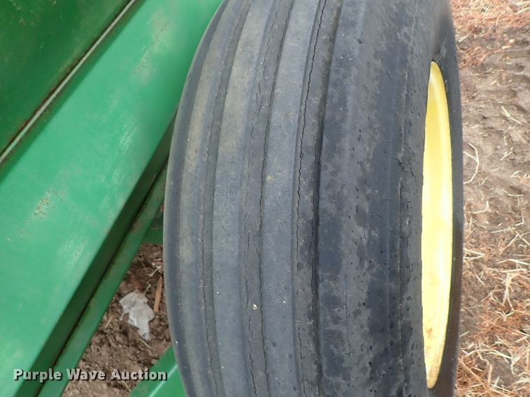 image for item FR9427 John Deere 68 feed wagon