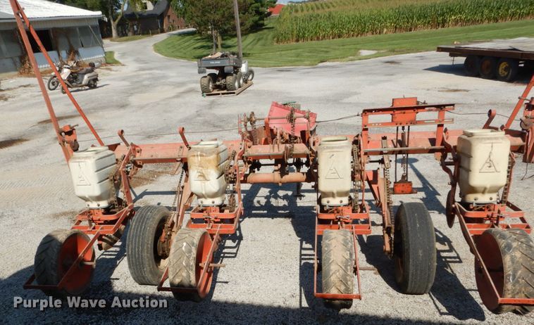 image for item GC9256 Allis Chalmers planter