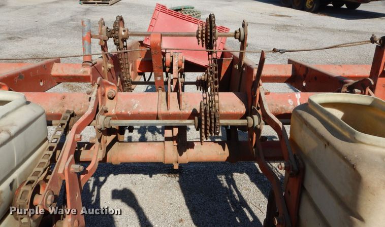image for item GC9256 Allis Chalmers planter