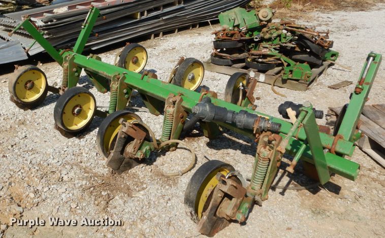 image for item GC9260 John Deere in-furrow liquid fertilizer applicator