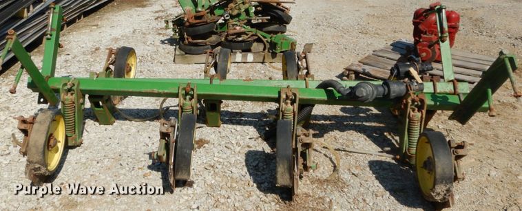image for item GC9260 John Deere in-furrow liquid fertilizer applicator