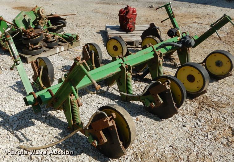 image for item GC9260 John Deere in-furrow liquid fertilizer applicator