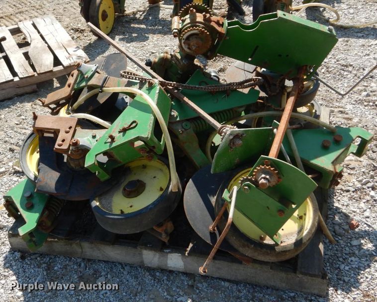 image for item GC9260 John Deere in-furrow liquid fertilizer applicator