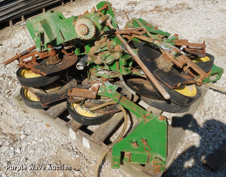 image for item GC9260 John Deere in-furrow liquid fertilizer applicator