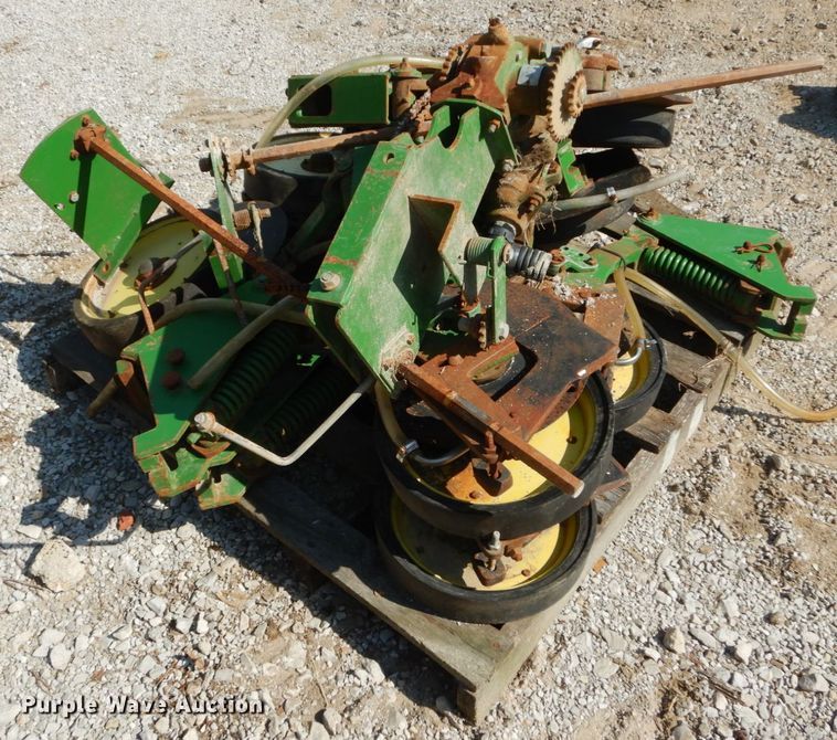 image for item GC9260 John Deere in-furrow liquid fertilizer applicator