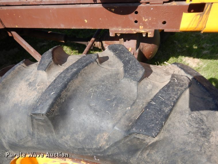 image for item GG9131 1963 Minneapolis Moline G706 MFWD tractor