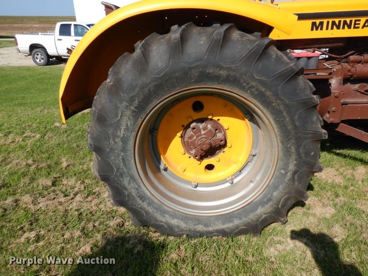 image for item GG9131 1963 Minneapolis Moline G706 MFWD tractor
