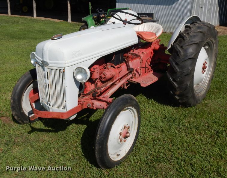 image for item GG9133 1949 Ford 8N tractor