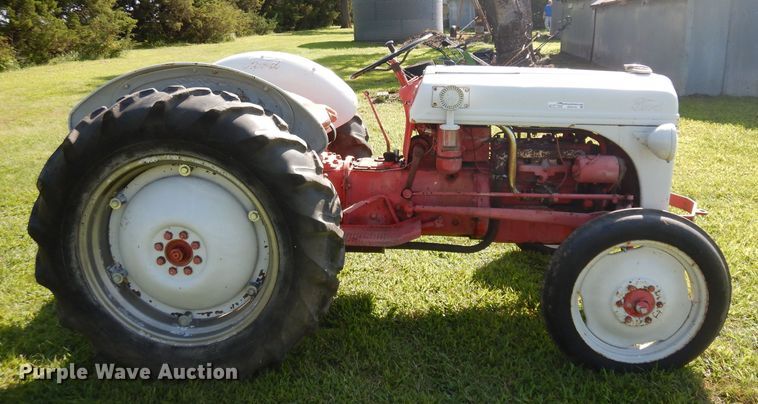 image for item GG9133 1949 Ford 8N tractor