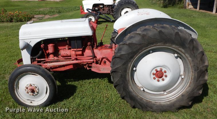 image for item GG9133 1949 Ford 8N tractor