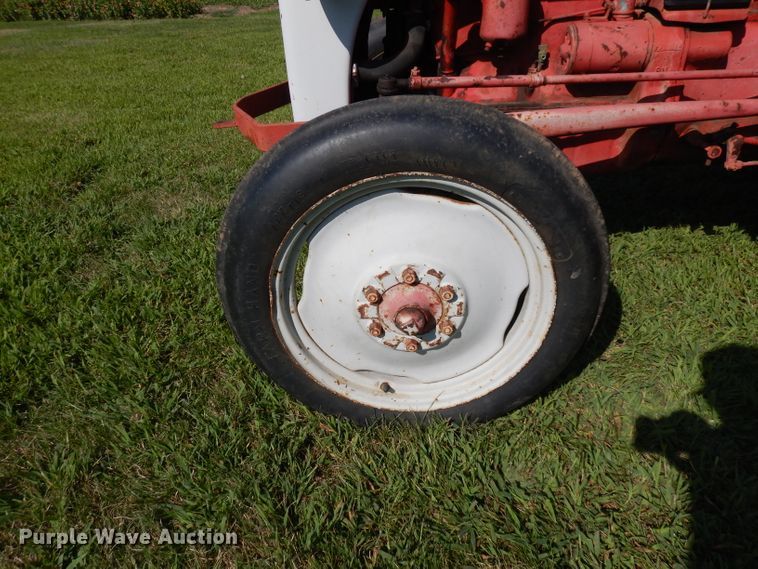 image for item GG9133 1949 Ford 8N tractor