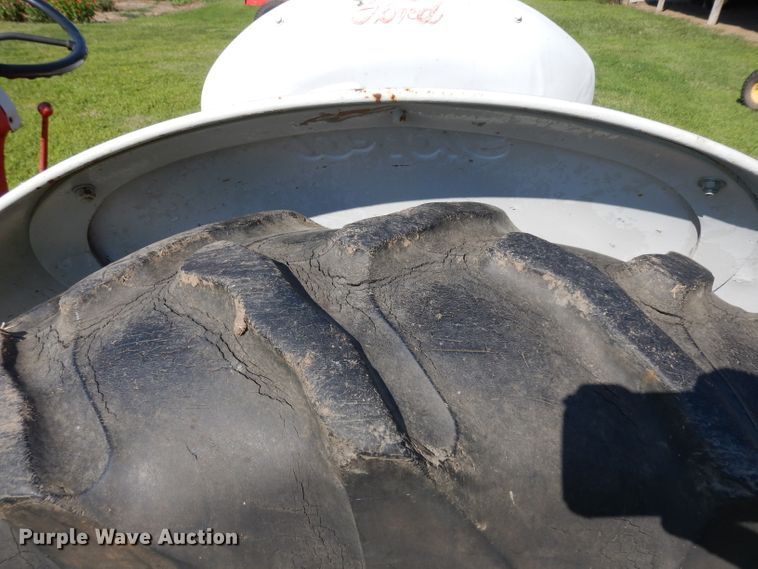 image for item GG9133 1949 Ford 8N tractor