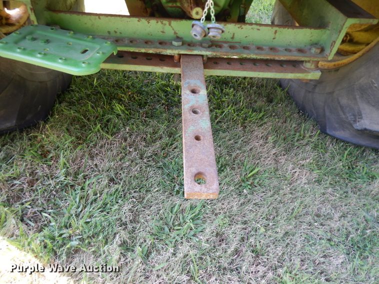 image for item GG9136 1952 John Deere R tractor