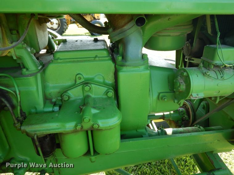 image for item GG9136 1952 John Deere R tractor