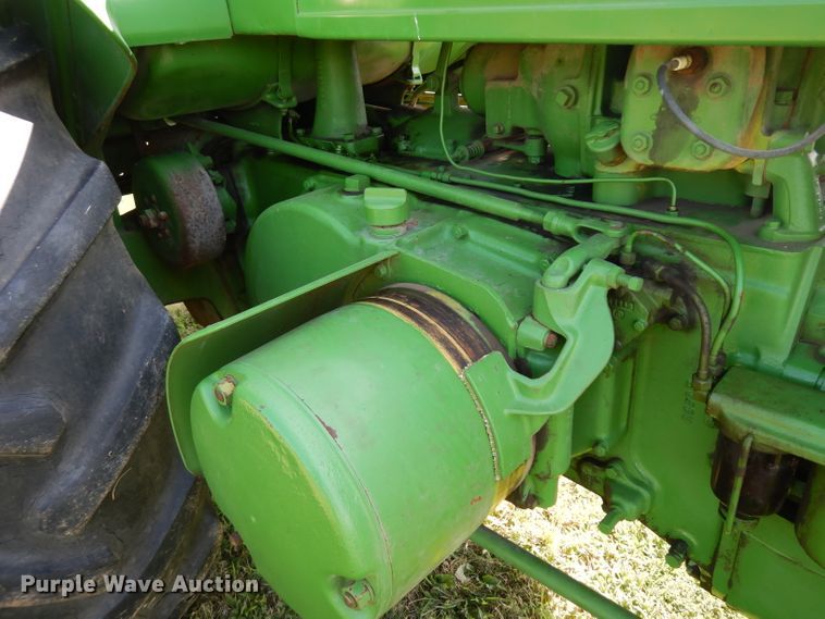 image for item GG9136 1952 John Deere R tractor