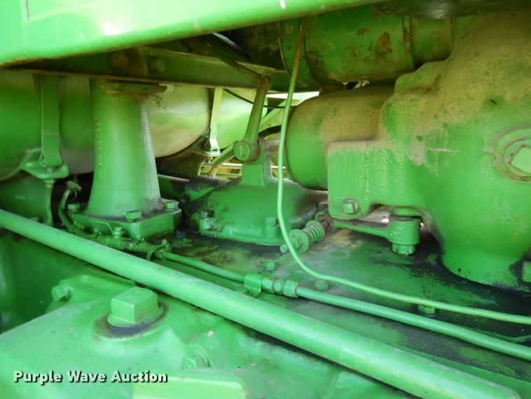 image for item GG9136 1952 John Deere R tractor