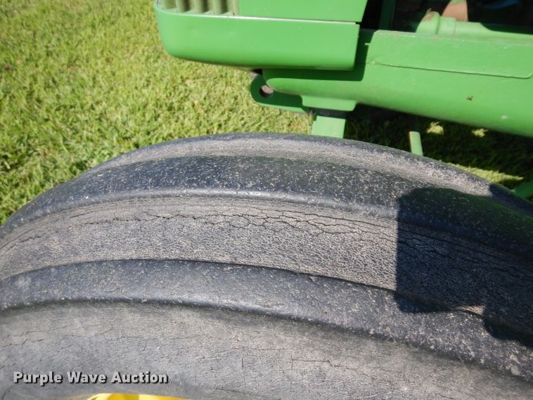 image for item GG9136 1952 John Deere R tractor