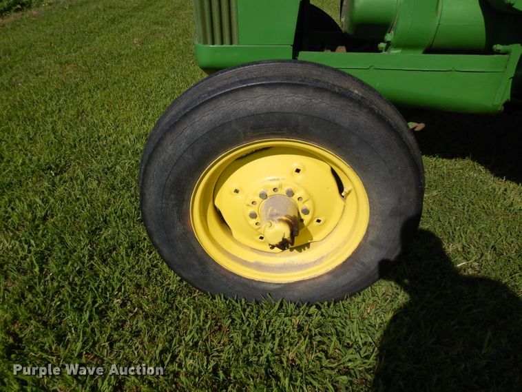 image for item GG9136 1952 John Deere R tractor