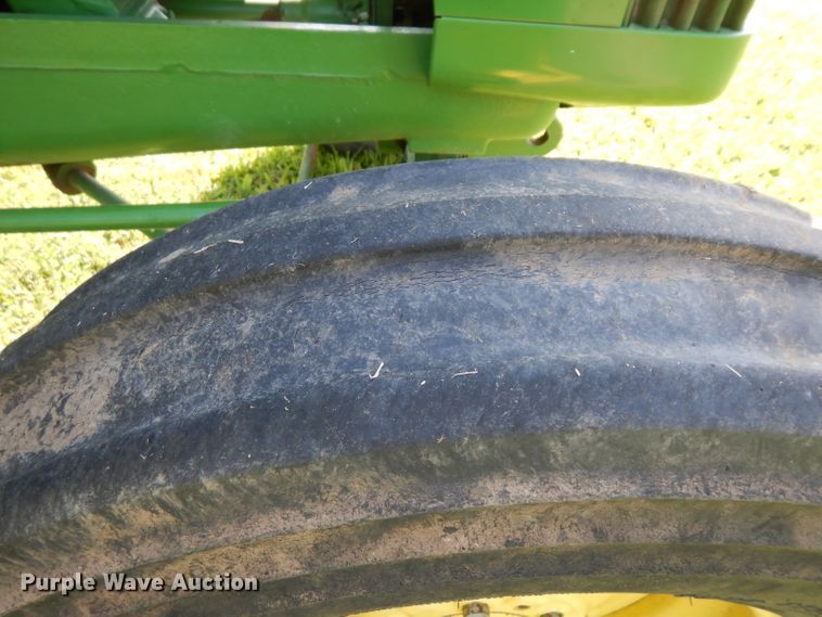 image for item GG9136 1952 John Deere R tractor