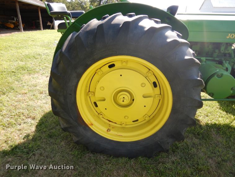 image for item GG9136 1952 John Deere R tractor