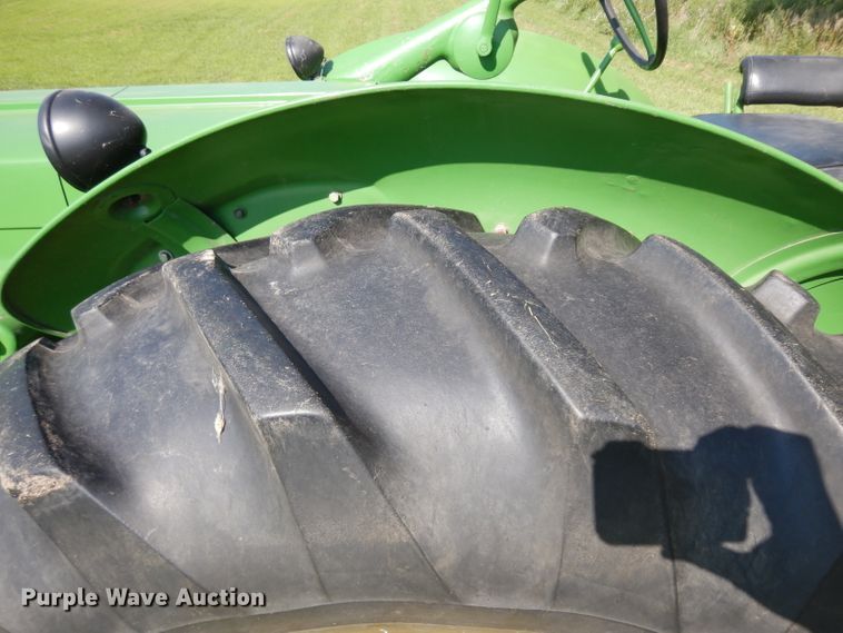 image for item GG9136 1952 John Deere R tractor