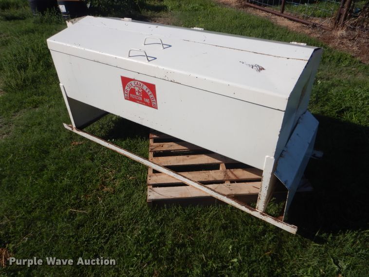 BarSix cake feeder in Russell, KS Item GH9649 sold Purple Wave