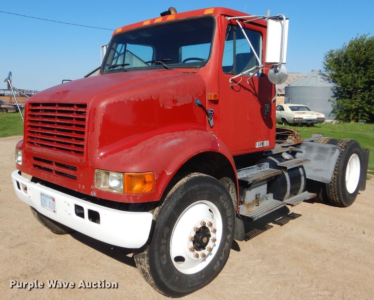image for item GH9652 1993 International 8100 semi truck