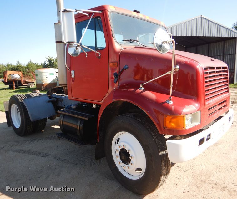 image for item GH9652 1993 International 8100 semi truck