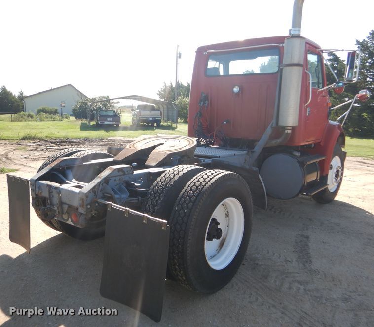 image for item GH9652 1993 International 8100 semi truck