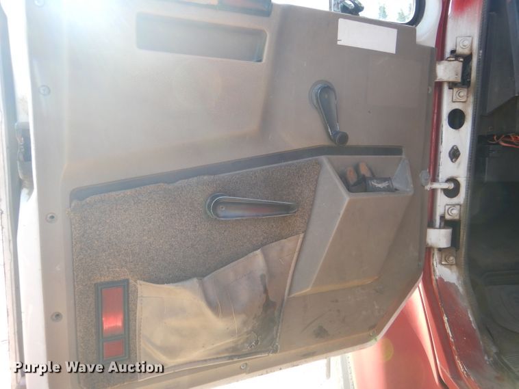 image for item GH9652 1993 International 8100 semi truck