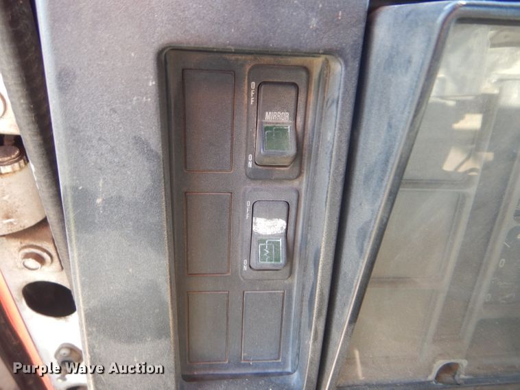 image for item GH9652 1993 International 8100 semi truck