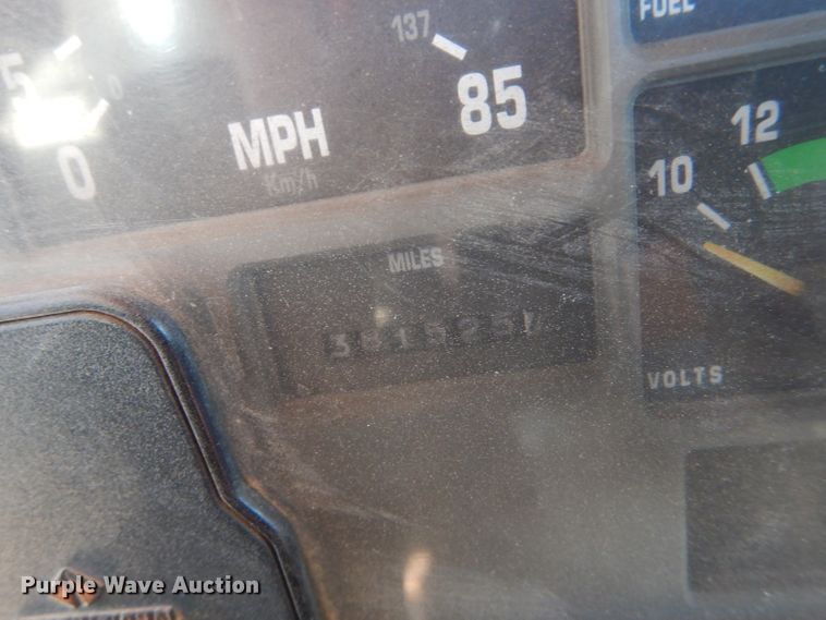 image for item GH9652 1993 International 8100 semi truck