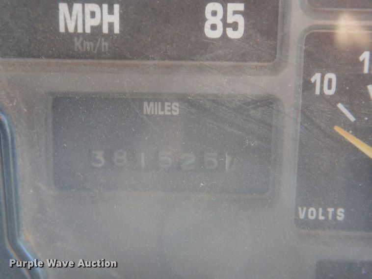 image for item GH9652 1993 International 8100 semi truck