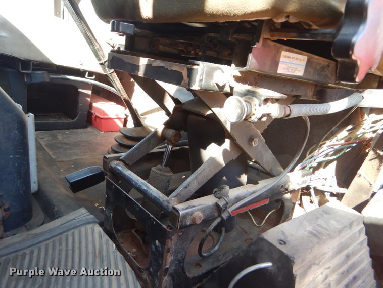 image for item GH9652 1993 International 8100 semi truck