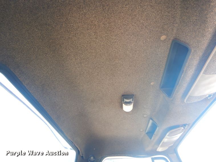 image for item GH9652 1993 International 8100 semi truck