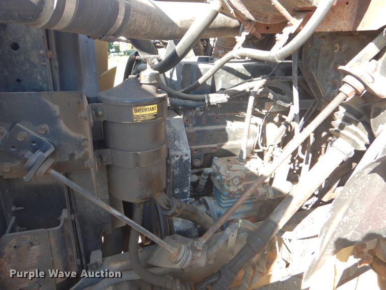 image for item GH9652 1993 International 8100 semi truck