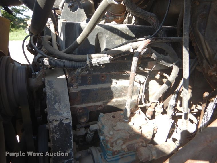 image for item GH9652 1993 International 8100 semi truck